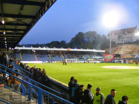 Estoril praia have a goal kick. Groundhopping: Stadion u Nisy