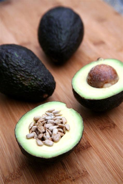 Yes, keto vegetable recipes, keto isn't all bacon, butter, and steak you know. 15 Healthy Ways to Snack On Fiber-Rich Avocado | Avocado recipes, Healthy snacks, Healthy low ...