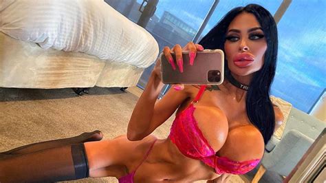 Explore tweets of model jakarta keras @kerasmodel on twitter. OP-süchtig: Influencerin liebt ihren 60.000-Euro-Barbie ...