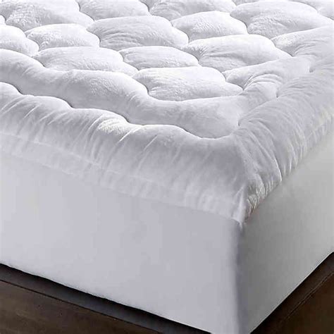 Mattress toppers come in traditional bed sizes (usually from single to super king) with a wide variety of depths and outer materials and fillings. Hotel Laundry® Micro Mink Mattress Topper | Bed Bath ...