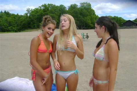 Russian homemade teen (308,446 results). Trio de jeunes amatrices en bikini sur la plage - 4plaisir.com