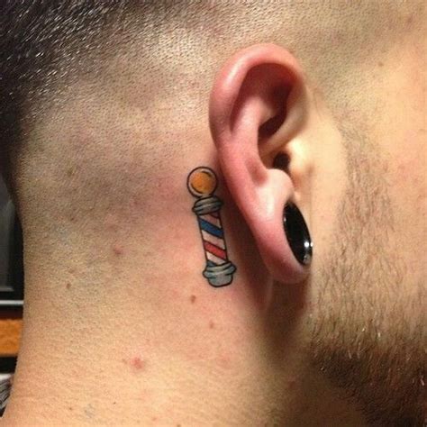 Those rotating red, white, and blue poles outside barbershops have become an icon. Pin de Shel GW em ลายสัก | Tatuagem de barbeiro, Tatuagem ...