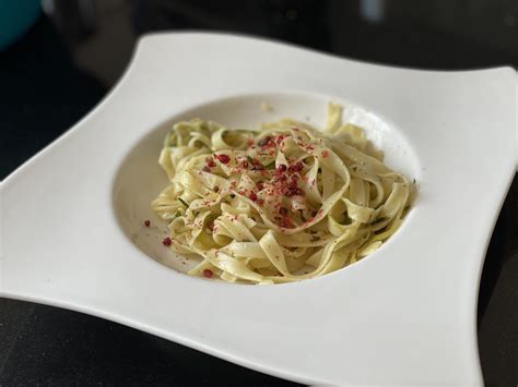 Muss vor beginn der behandlung ausgestellt worden sein und wird für maximal drei behandlungen akzeptiert). Schnelles Rezept für's Wochenende: Linguine mit Zucchini ...