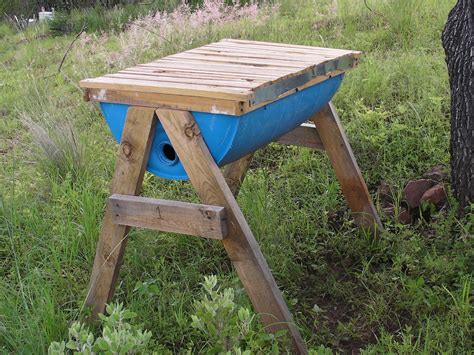 Another reason to choose a top bar hive is that it's easier on your back. Make Your Own Honey Cow (Top Bar Bee Hive): 7 Steps (with ...