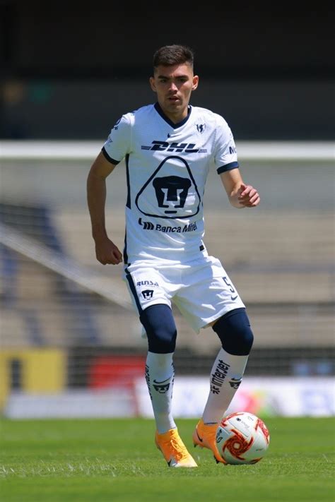 Juan 8:32 jugador de @pumasmx @nikefootball. Johan Vásquez: el defensa más regular de Pumas en 2020 ...