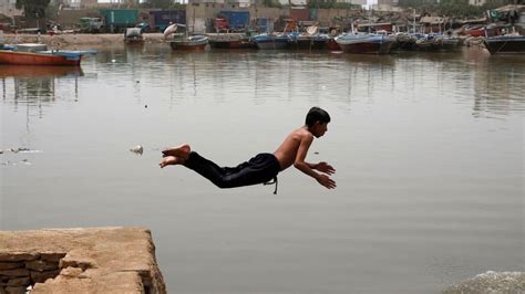 In malaysia humidity and rain is a common feature and nights are fairly cool. Pakistan Sets Record For Highest Temperature in April