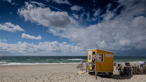 In öffentlichen badehäusern nackt gebadet. Hier beginnt der FKK-Strand Foto & Bild | world, wolken ...
