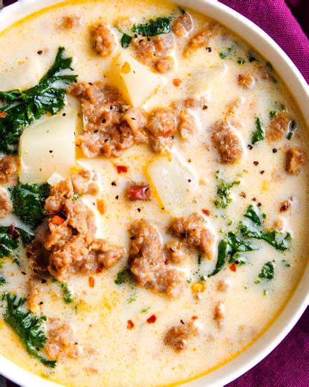 Cozy up to this whole30 zuppa toscana tonight! Classic zuppa toscana soup, in slow cooker form! It tastes ...
