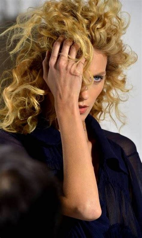 If you're logged into pinterest, doing so will open the home page. Pin en Anja Rubik