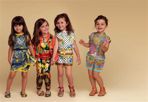 Hablo de tucana kids, que nace en 2012 con el objetivo de crear moda personalizada y de alta calidad para los más pequeños. Resultado de imagen para dolce gabbana KIDS 2018 | Ropa para niñas, Moda infantil y Moda