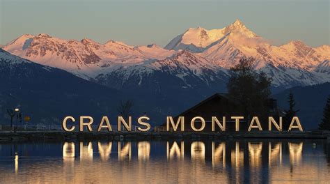 Access is via winding roads or with a funicular from sierre. Crans-Montana - Editions Bien Vivre