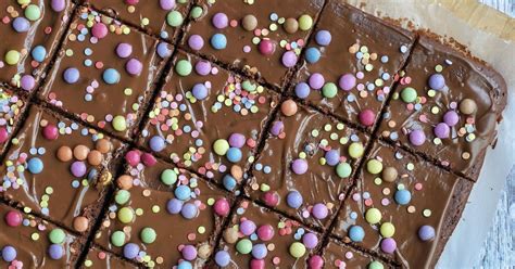 Mit einem fahrzeug an einen anderen ort переводы abtransportieren. Bunter Schokokuchen (mit Bildern) | Schokokuchen, Kuchen ...