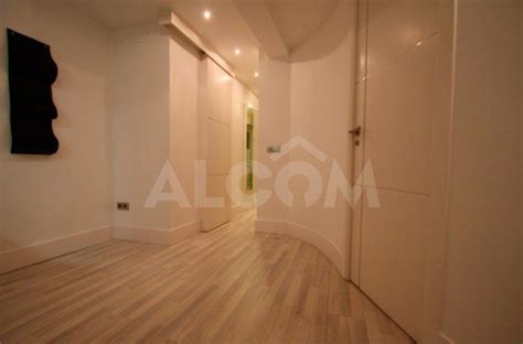 Habitación amueblada en piso compartido con una mesillas de noche, flexo con lámpara de. Piso En Alquiler En Orense, Madrid (Madrid) - Ref: 7002