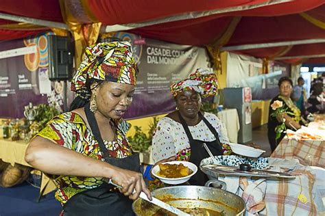 Ciò è possibile grazie a tutte le meravigliose persone che arrivano a san vito lo capo per ritrovarsi intorno al cous cous, il piatto della pace e della convivialità. Cous Cous Festival San Vito Lo Capo: tutti gli eventi in ...