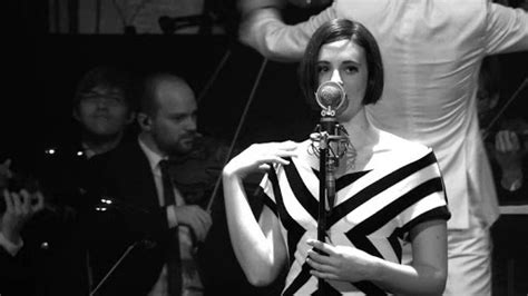 Battersea ~ hooverphonic with orchestra live ~ nl vlaams. Hooverphonic - Mad About You - Субота Інтернет-видання