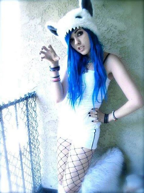 5 out of 5 stars. Leda Monster Bunny Emo girl Blue hair Brown eyes | Emos ♥ ...