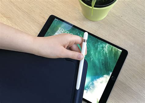 This screen has a faster refresh rate than previous ipads which refreshed 60 times a second apple ipad pro 10.5 makes for a neat laptop alternative with smart keyboard attached. iPad Pro 10.5-inch review - Apple's greatest tablet, if ...