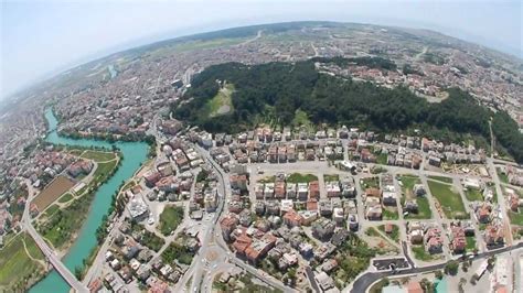 Yüksek turizm potansiyeli konaklama ve turist ağırlama ihtiyaçlarını artırdıkça, yeni çözümler üretilmekte, iş alanları genişlemektedir. Gökyüzünden Side Manavgat - YouTube