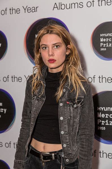Wolf alice singer ellie rowsell stood in solidarity with evan rachel wood after wood came forward with accusations of sexual and physical abuse against marilyn manson on feb. Pin on Ellie Rowsell of Wolf Alice