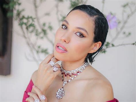 Ann kok wins top ten most popular female artiste at star awards 2021. The Stars' Jewelry Shone at The 2021 SAG Awards