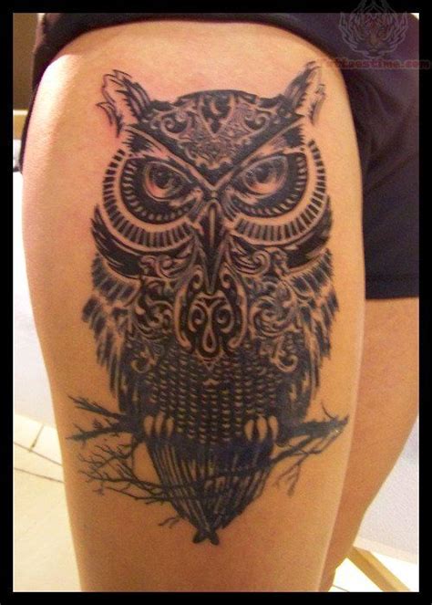 I love how the wings are flowing. Owl, thigh tattoo on TattooChief.com | Owl thigh tattoos ...