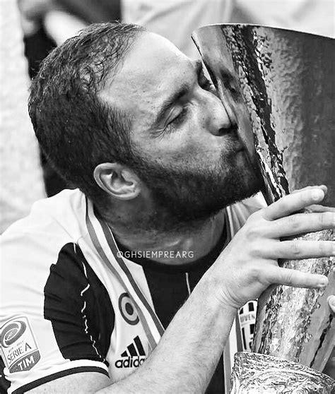 Tra gli argomenti anche juve, napoli e sarri. Higuain juve