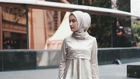 Akan tetapi, tidak semua jenis dapat digunakan oleh wanita dengan ukuran badan ekstra. Model Baju Untuk Orang Kurus Pendek Berhijab / 10 Ootd Hijab Untuk Tubuh Mungil Agar Terlihat ...