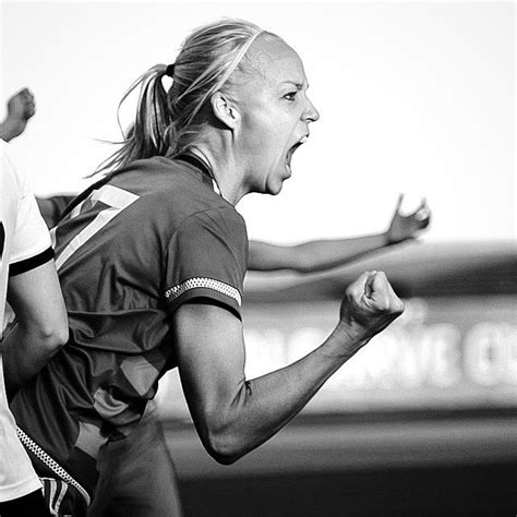 She plays for the swedish national football team as well as for the fc rosengrad club. #Caroline Seger #SWEWNT | Fotboll