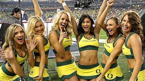 Mix the vinegar with warm water. The 25 Hottest Cheerleaders In College Football