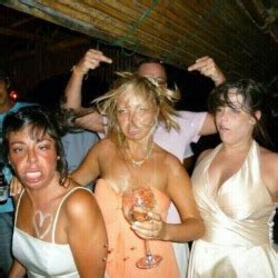 Can our spring breakers really party hard when their grandparents are watching their every move, or will the grandparents themselves turn from mild to wild? Wir haben das "vorher" Bild eines Meme entdeckt - Studiblog