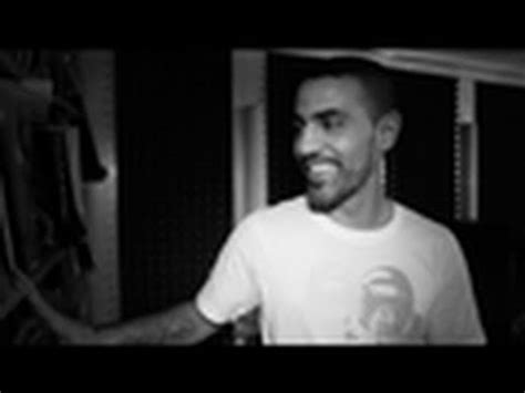 Rapper bushido (42) hält sein privatleben und seine familie so gut es geht aus der öffentlichkeit heraus. Bushido feat. Karel Gott - Für immer jung - YouTube