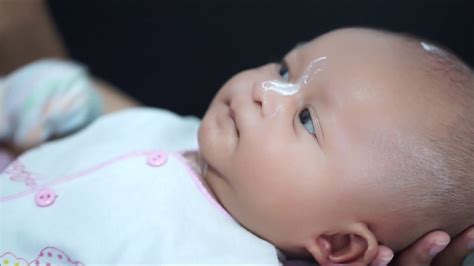 Jika anda hendak melakukannya pada anak atau bayi, cara mengatasi hidung tersumbat pada anak dan bayi adalah dengan membuang. 15 Cara Mengatasi Hidung Tersumbat Pada Bayi - Haipedia.com