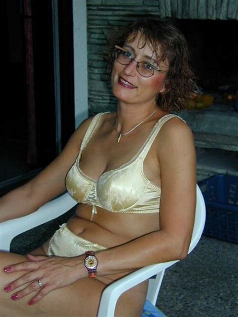 Femme senior célibataire de 50 ans cherche homme pour rencontre sérieuse. Femme cougar de plus de 50 ans toujours très bonne à tirer ...