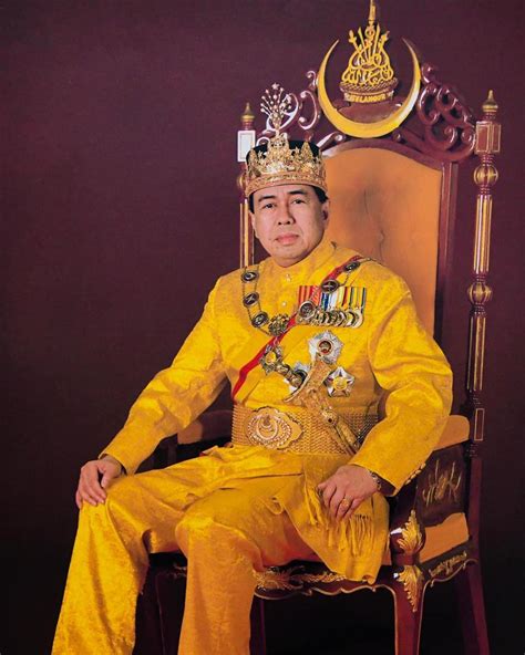 Selangor state secretary datuk mohd amin ahmad ahya said only 25 individuals will receive awards and medals in conjunction with the 73rd birthday of the sultan of selangor sultan sharafuddin idris shah on dec 11. Sultan Selangor / Selangor Sultan Ordered Report Over ...
