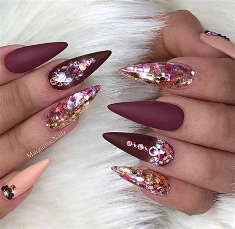 The warm and shimmery blend of polishes and strategic placement makes them an unstoppable force. 10 Chic Burgundy Nails You'll Fall in Love With - crazyforus