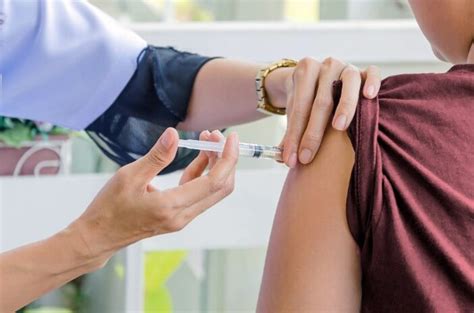 Hepatitis b dapat menyebar dengan mudah, biasanya hepatitis b menyebar melalui: 5 Cara Mencegah Penyebaran Hepatitis B