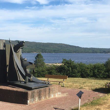 Militär tillkallas landsfogden sune påhlman sammanträdde med den helgdagskvällen kom hela ådalen i rörelse. Minnesmonument skotten i Adalen 1931 (Kramfors, Sverige ...