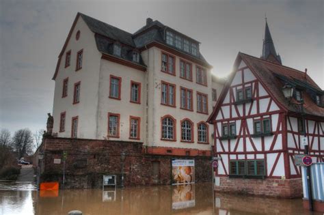 In erftstadt bleibt die situation besonders angespannt: Main Hochwasser Januar 2011/Hochwasser Seligenstadt 18.01.2011 025