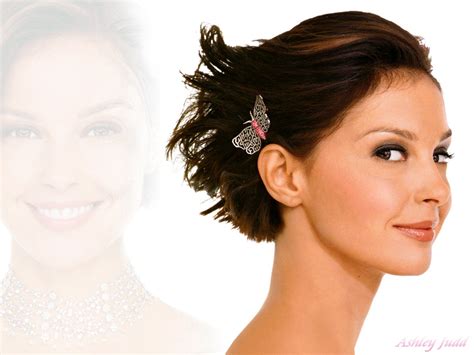 With a naturally dark brown hair, flawless skin and kindness, ashley judd is an american actress and political activist. Ashely Judd... | Short bridal hair, Short wedding hair ...