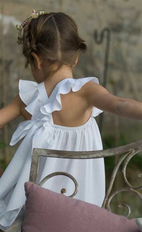 Optez pour une robe avec du tulle, des nœuds, de la couleur, des fleurs ou des paillettes. Robe pour petite fille qui produit un grand effet en 55 ...