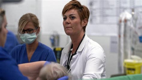 „ich bin getroffen durch die videos, hielt carola holzner dagegen. Emergency Room Essen 1: In der Notaufnahme | Emergency ...