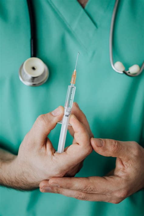 The clinical trials suggested that almost all the benefits of covid vaccination and the vast majority of injuries were associated with the second dose. Marți începe campania de vaccinare anti-COVID-19