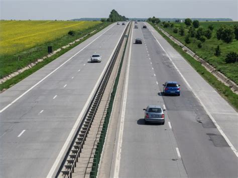 Pe aceasi tema trafic dat peste cap pe autostrada soarelui. Incendiu pe Autostrada Soarelui. Traficul a fost deviat ...