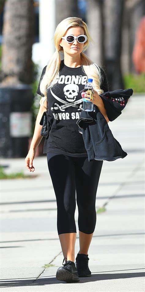 Reality television show the girls next door and for her own series, holly's world.in july 2015, madison released her first book and memoir, down the rabbit hole: Holly Madison in Leggings 10/19/2018 • CelebMafia