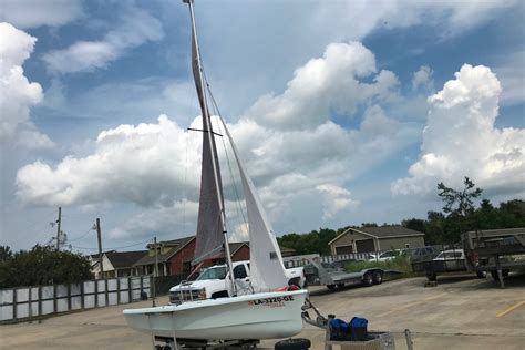 This boat has several great options. 2011 laser bahia in Cut Off, LA