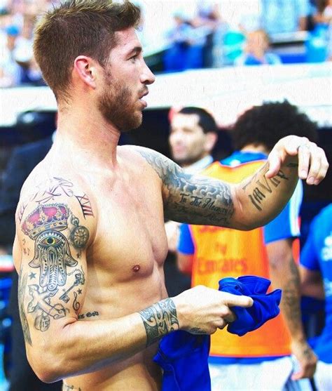 Ramos, a man not afraid of the tattooist's needle, now proudly wears the numbers 19, 32, 35 and 90+ on his left hand. Ramos Real madrid (com imagens) | Sergio ramos, Futebol, Esportes