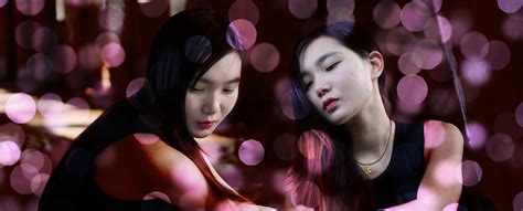 Kumpulan foto pemandangan alam ini bisa dijadikan contoh meggambar, dijadikan koleksi pribadi atau digunakan sebagai wallpaper. Gambar : orang, gadis, wanita, melihat, berpikir, muda, arah, spanduk, mode, menghadapi, tahap ...