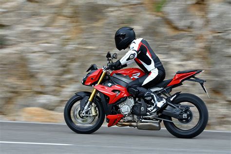 Just make sure you're not distracted by the onboard display of your lean angles! BMW S 1000 R: Erste Fahrt