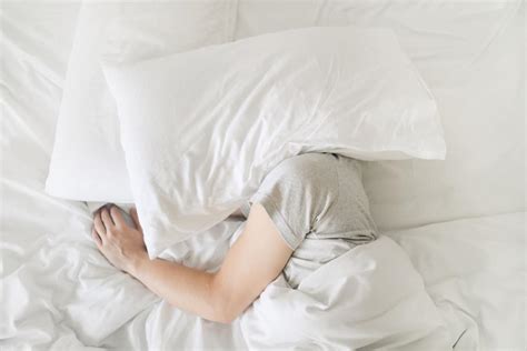 Whatever pillows they generally use in hotels cause pain, too. 12 Best Pillow For Ear Pain - Lully Sleep