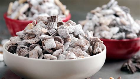 Pour confectioners sugar in paper grocery bag. Puppy Chow Recipe Chex : Puppy Chow Chex Muddy Buddies ...